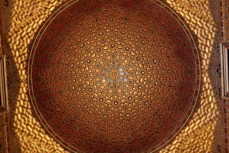 Sevilla: Alcazar and Cathedral Private Tour - La Giralda: the ancient minaret behind the skyline