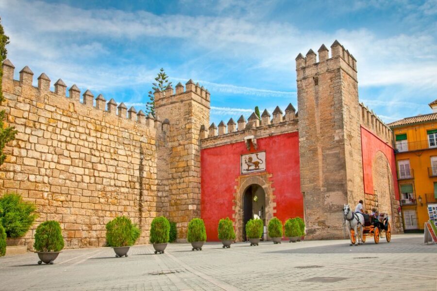Seville: Alcázar Guided Palace Tour with Priority Access - Palace Rooms and Courtyards: How You Learn to Spot the Styles