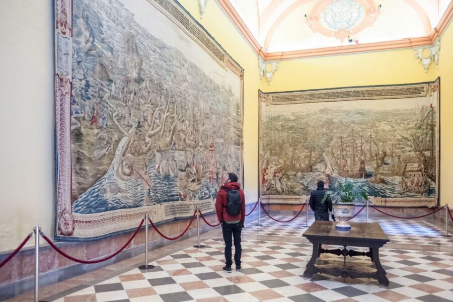 Seville: Alcazar Guided Tour with Entrance - The optional Santa Cruz neighborhood time (how to use it well)